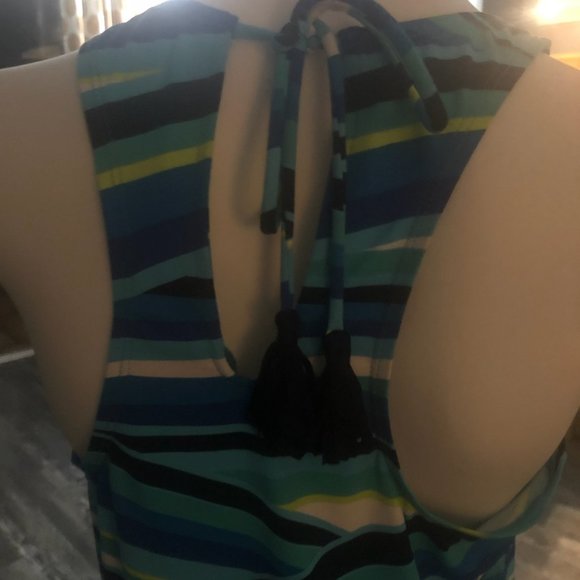 Beach dress in quick dry fabric from Tommy Bahama size small - Picture 2 of 2